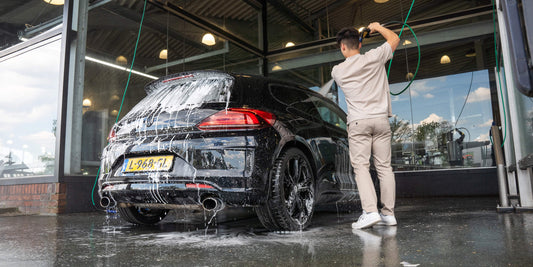 Handmatig autowassen vs autowasstraat