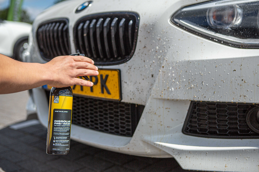Vliegen verwijderen auto met dissolve pre-wash