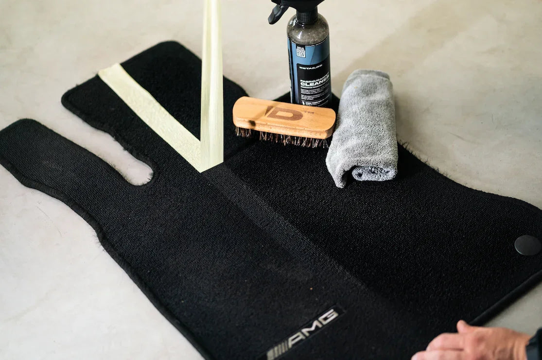 auto vloermatten reinigen met fabric carpet cleaner