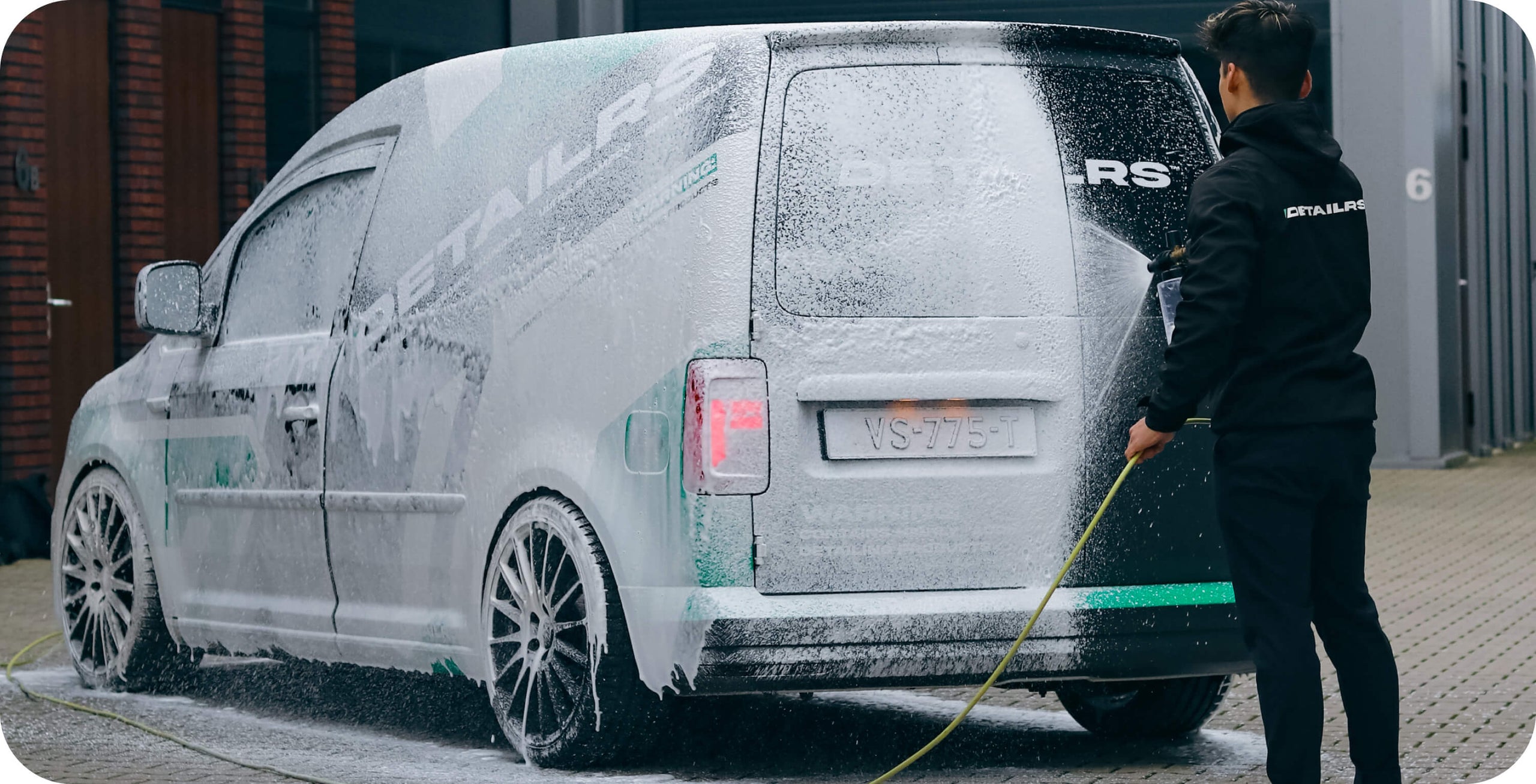 Foam auto shampoo