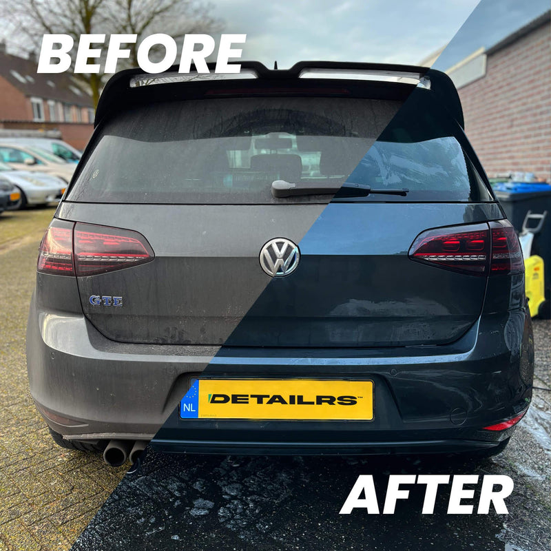 Detailrs auto reiniging voor en na Volkswagen GTE achterzijde, schone en vuile auto verschil