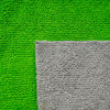Detailrs microvezeldoek in groen en grijs, textuur close-up voor reiniging en detailen