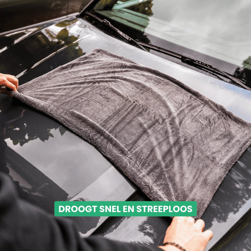 Detailrs microfiber droogdoek snel en streeploos auto drogen op zwarte motorkap