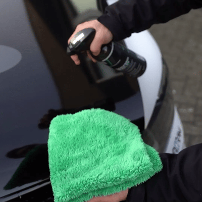 Stap 2: Spray op oppervlak en doek